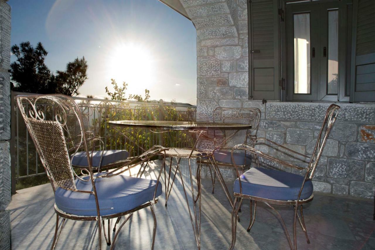The Balcony Of Mani Villa Tseria Buitenkant foto